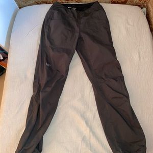 ARXC’TERYX Women’s Pants Size 6